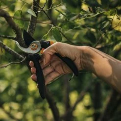 New 🔥 Fiskars Pruner With Softgrip ⌛ -Patio Garden Garage Sales unnamed file 1067